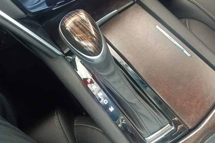 Used Cadillac XTS 2018 28T Tech Edition Gear Lever