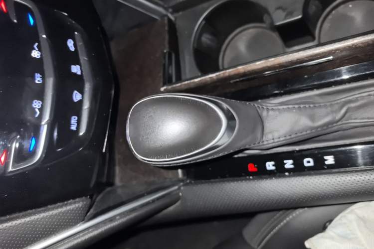 Used Cadillac XTS 2018 28T Tech Edition Gear Lever