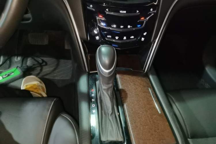 Used Cadillac XTS 2018 28T Luxury Edition Gear Lever