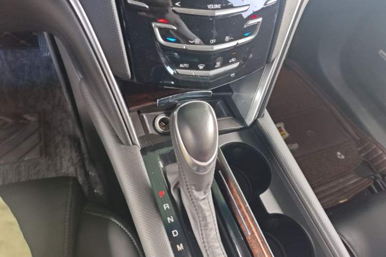 Used Cadillac XTS 2018 28T Elite Edition Gear Lever