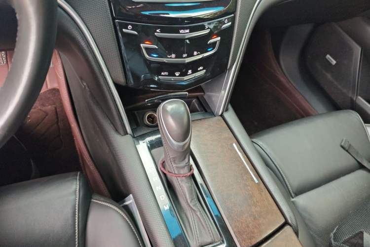 Used Cadillac XTS 2018 28T Elite Edition Gear Lever