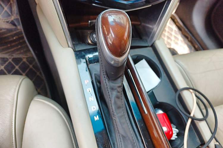 Used Cadillac XTS 2018 28T Elite Edition Gear Lever