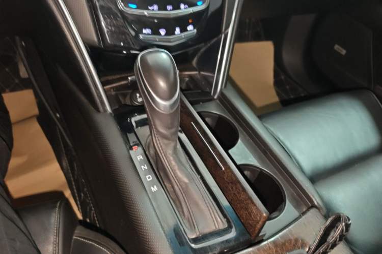 Used Cadillac XTS 2018 28T Elite Edition Gear Lever