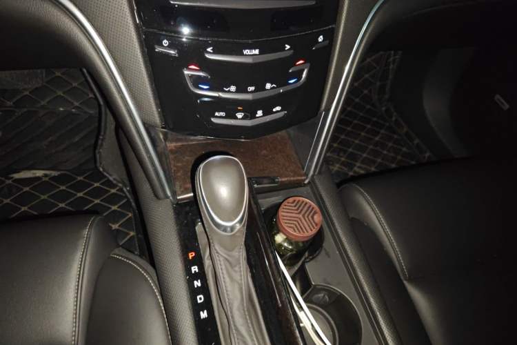 Used Cadillac XTS 2018 28T Tech Edition Gear Lever