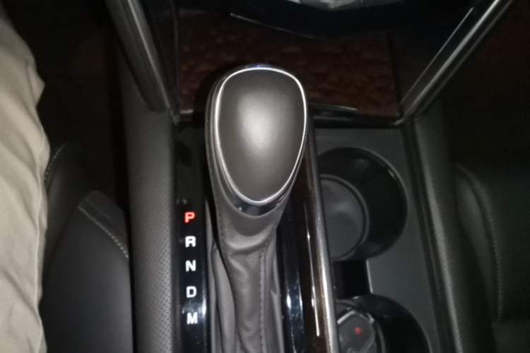 Used Cadillac XTS 2018 28T Elite Edition Gear Lever