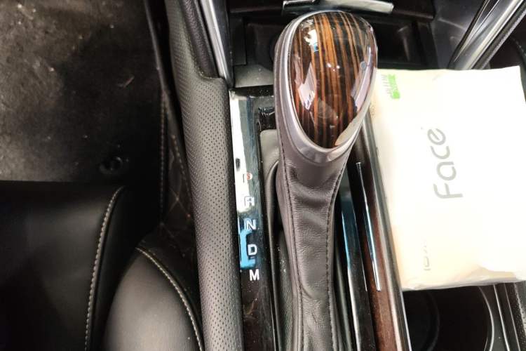 Used Cadillac XTS 2018 28T Tech Edition Gear Lever