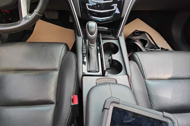 Used Cadillac XTS 2018 28T Elite Edition Gear Lever
