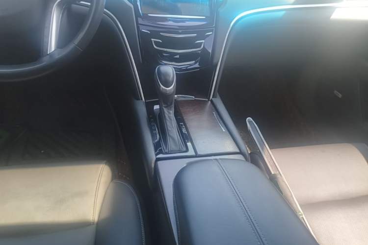 Used Cadillac XTS 2018 28T Elite Edition Gear Lever