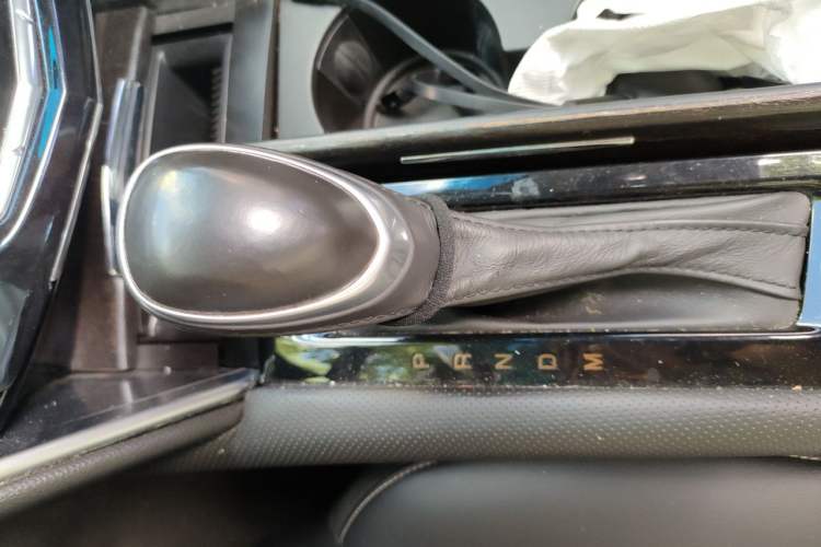 Used Cadillac XTS 2018 28T Tech Edition Gear Lever
