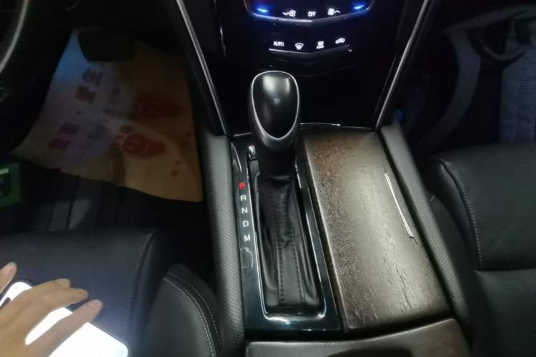 Used Cadillac XTS 2018 28T Elite Edition Gear Lever