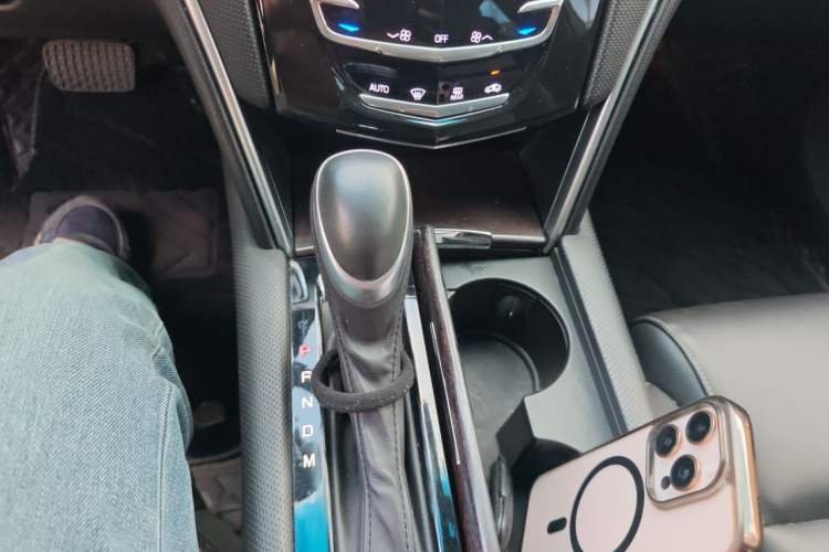 Used Cadillac XTS 2018 28T Tech Edition Gear Lever