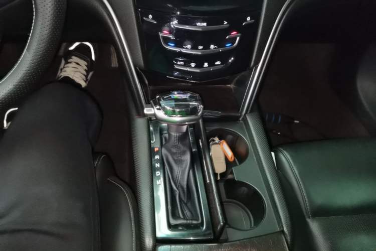 Used Cadillac XTS 2018 28T Elite Edition Gear Lever