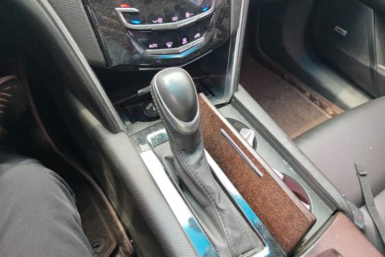 Used Cadillac XTS 2018 28T Tech Edition Gear Lever