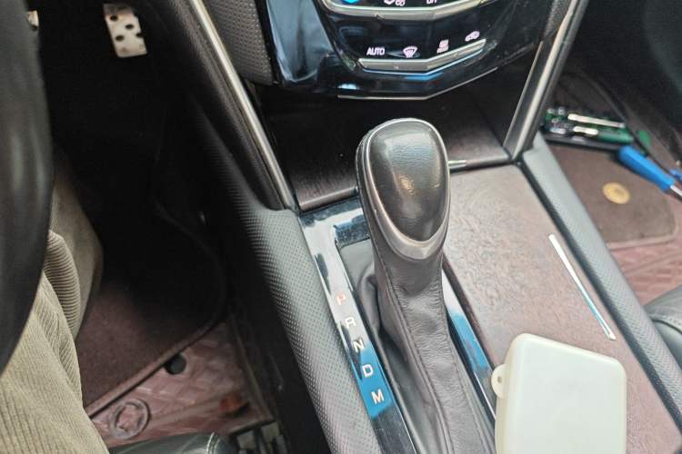 Used Cadillac XTS 2018 28T Elite Edition Gear Lever
