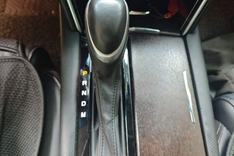 Used Cadillac XTS 2018 28T Elite Edition Gear Lever