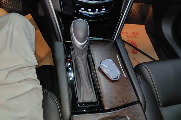 Used Cadillac XTS 2018 28T Tech Edition Gear Lever