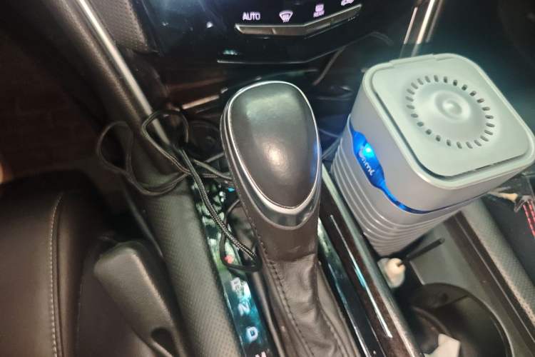 Used Cadillac XTS 2018 28T Elite Edition Gear Lever