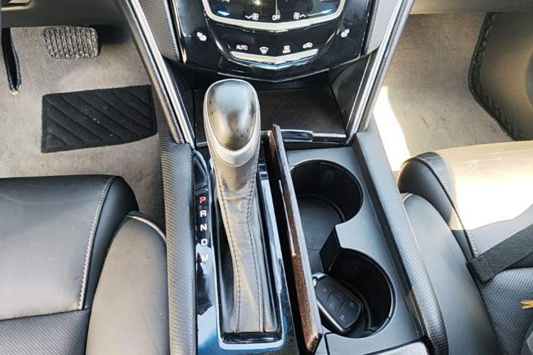Used Cadillac XTS 2018 28T Elite Edition Gear Lever
