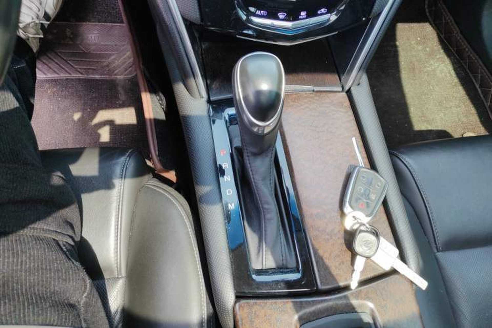 Used Cadillac XTS 2018 28T Elite Edition Gear Lever