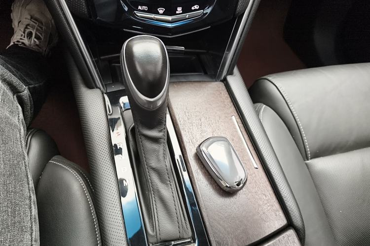 Used Cadillac XTS 2018 28T Elite Edition Gear Lever