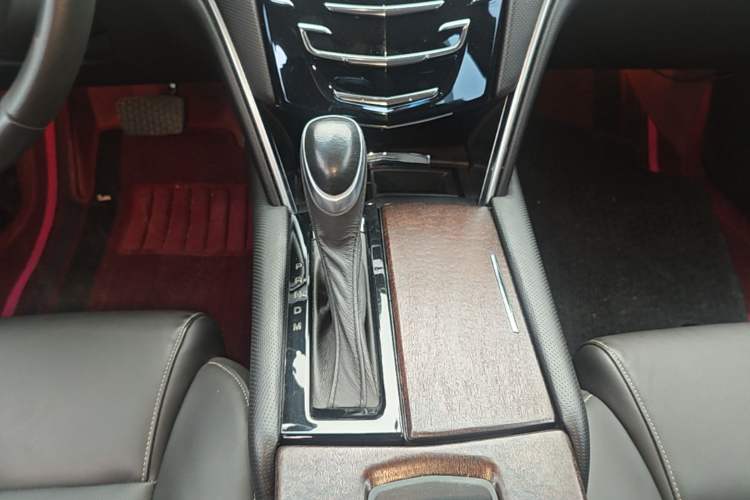 Used Cadillac XTS 2018 28T Elite Edition Gear Lever