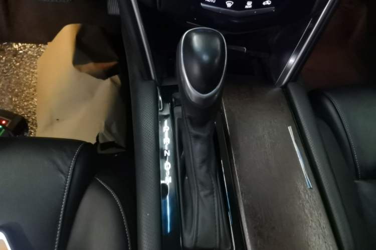 Used Cadillac XTS 2018 28T Elite Edition Gear Lever