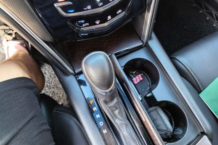 Used Cadillac XTS 2018 28T Elite Edition Gear Lever
