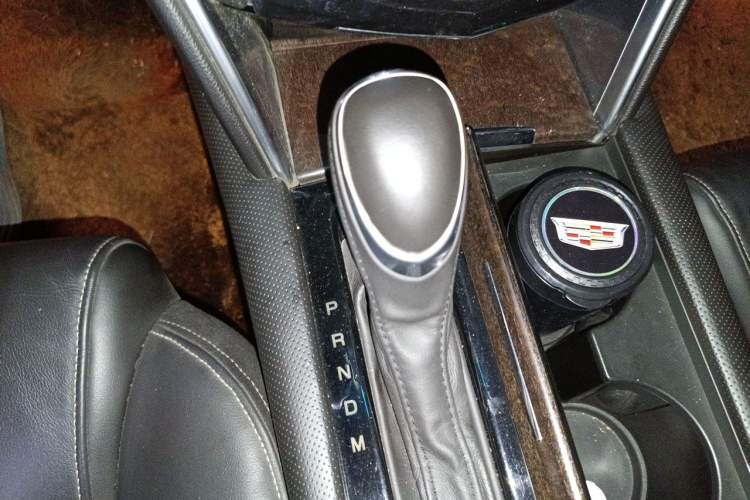 Used Cadillac XTS 2018 28T Elite Edition Gear Lever