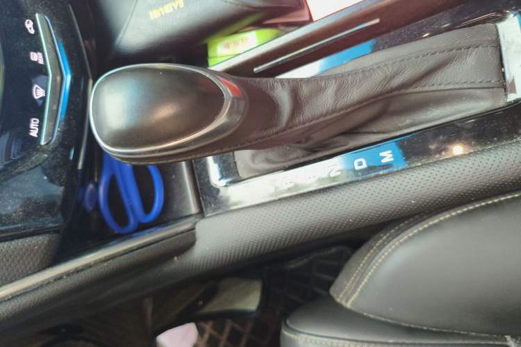 Used Cadillac XTS 2018 28T Elite Edition Gear Lever