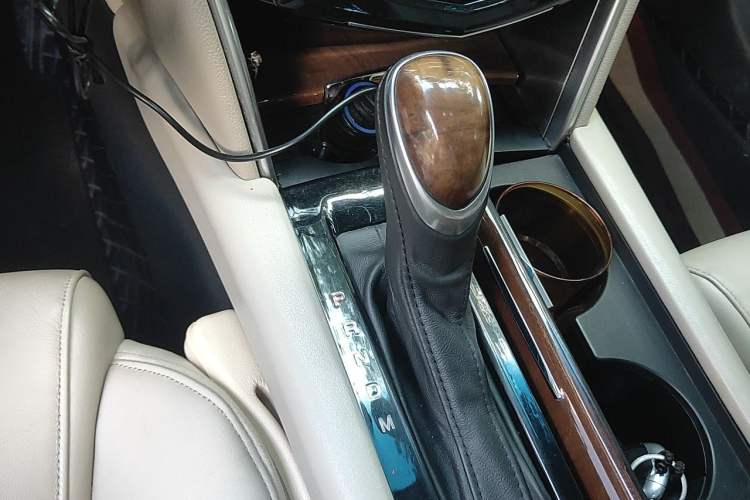 Used Cadillac XTS 2018 28T Elite Edition Gear Lever