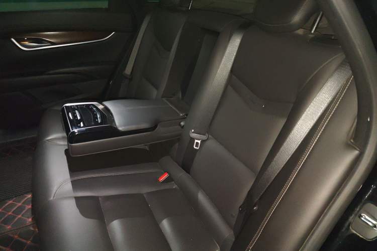 Used Cadillac XTS 2018 28T Elite Edition Interior 4