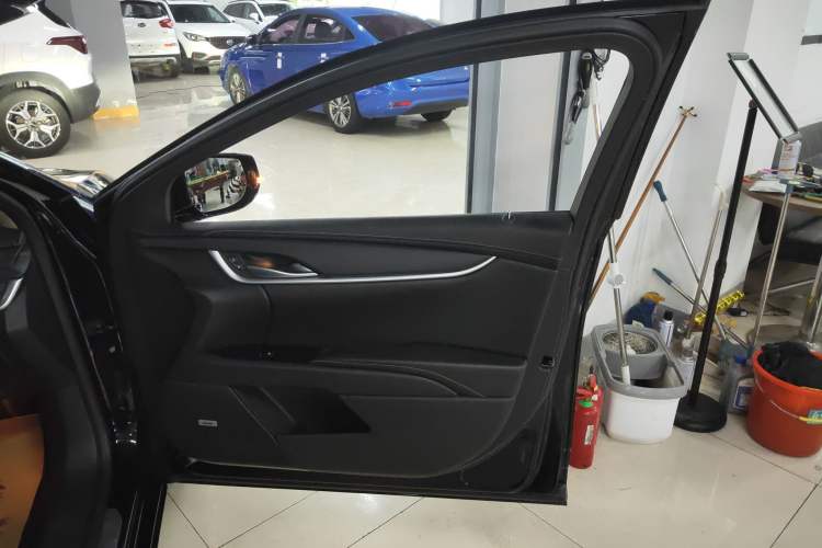 Used Cadillac XTS 2018 28T Tech Edition Interior 5