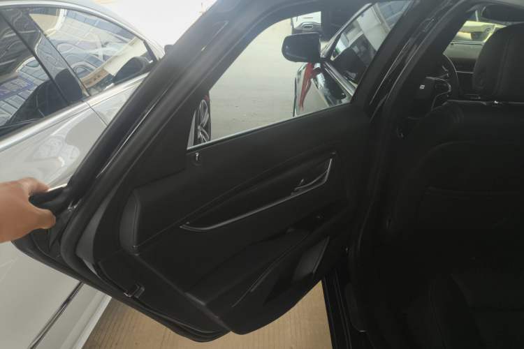 Used Cadillac XTS 2018 28T Elite Edition Interior 8