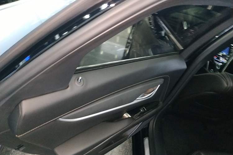 Used Cadillac XTS 2018 28T Elite Edition Interior 8