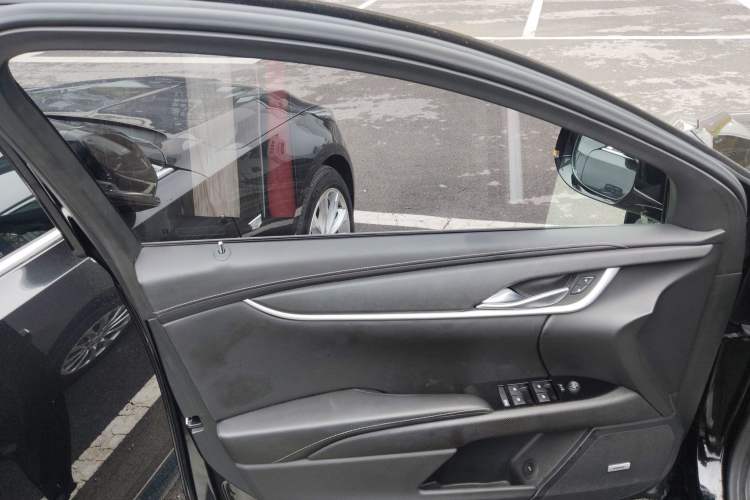 Used Cadillac XTS 2018 28T Tech Edition Left Front Door Interior