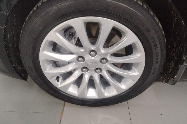 Used Cadillac XTS 2018 28T Tech Edition Left Front Wheel Hub