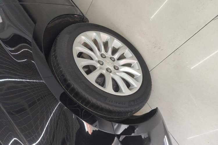 Used Cadillac XTS 2018 28T Tech Edition Left Front Wheel Hub