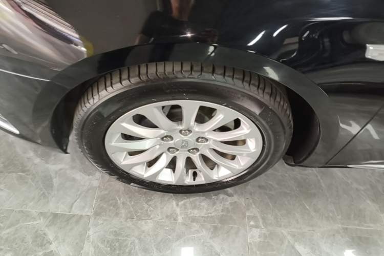 Used Cadillac XTS 2018 28T Tech Edition Left Front Wheel Hub