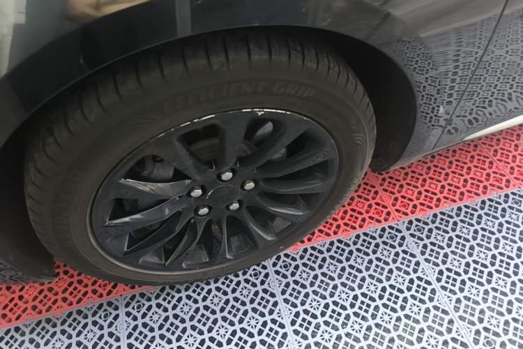 Used Cadillac XTS 2018 28T Elite Edition Left Front Wheel Hub