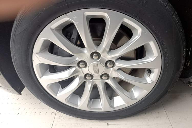 Used Cadillac XTS 2018 28T Tech Edition Left Front Wheel Hub