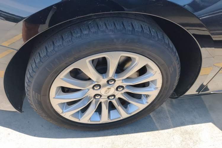 Used Cadillac XTS 2018 28T Tech Edition Left Front Wheel Hub