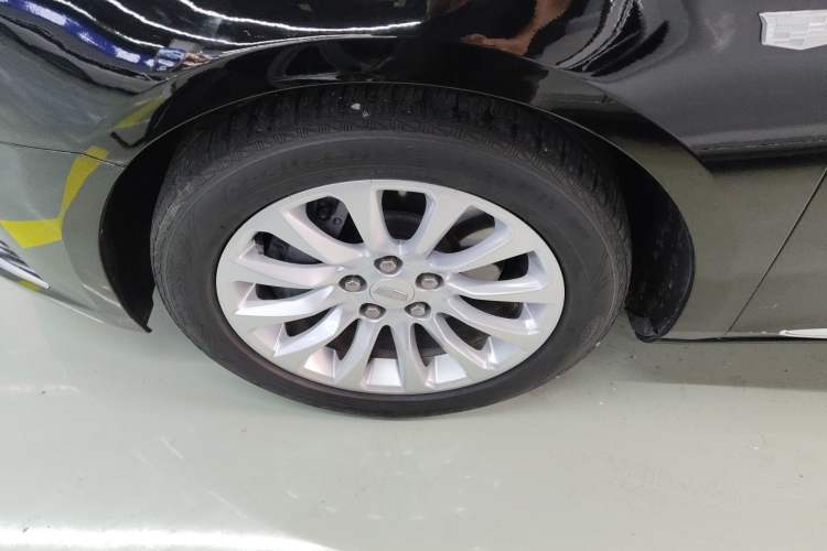 Used Cadillac XTS 2018 28T Tech Edition Left Front Wheel Hub