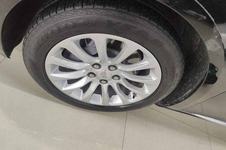 Used Cadillac XTS 2018 28T Tech Edition Left Front Wheel Hub