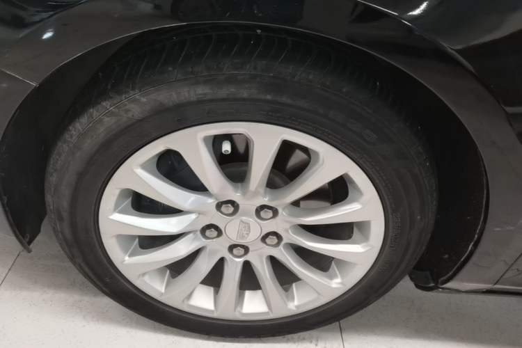 Used Cadillac XTS 2018 28T Elite Edition Left Front Wheel Hub