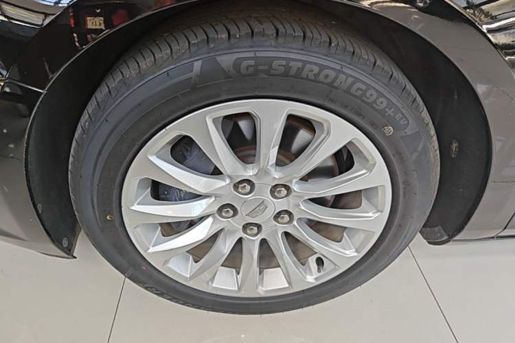 Used Cadillac XTS 2018 28T Tech Edition Left Front Wheel Hub