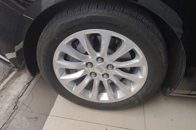 Used Cadillac XTS 2018 28T Tech Edition Left Front Wheel Hub