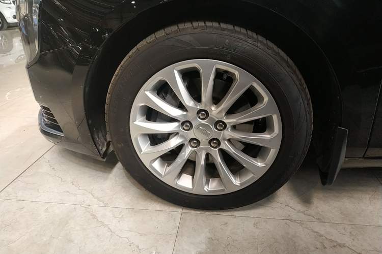 Used Cadillac XTS 2018 28T Tech Edition Left Front Wheel Hub