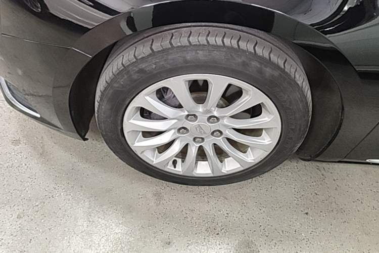 Used Cadillac XTS 2018 28T Tech Edition Left Front Wheel Hub