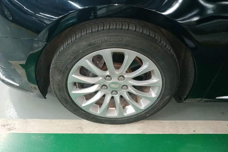 Used Cadillac XTS 2018 28T Tech Edition Left Front Wheel Hub