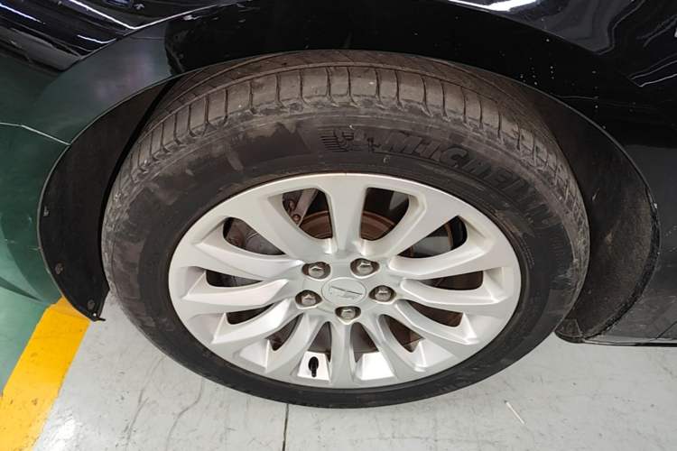 Used Cadillac XTS 2018 28T Elite Edition Left Front Wheel Hub